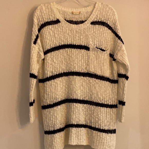 Altar'd State Sweaters - Altered State Ivory and Navy Lightweight Sweater with Open Cable Detail sz M